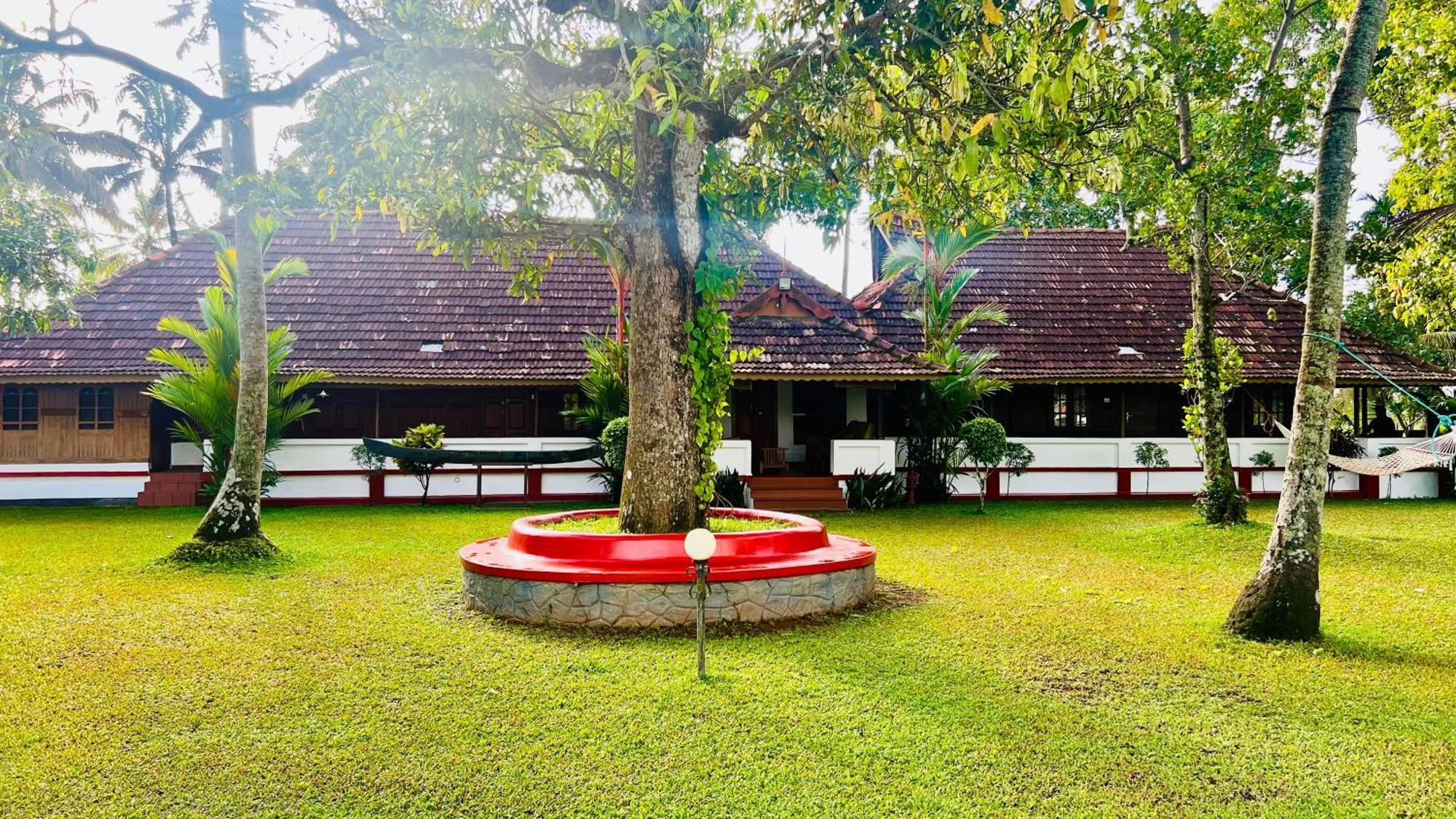 The Pamba Heritage Villa Champakulam Экстерьер фото